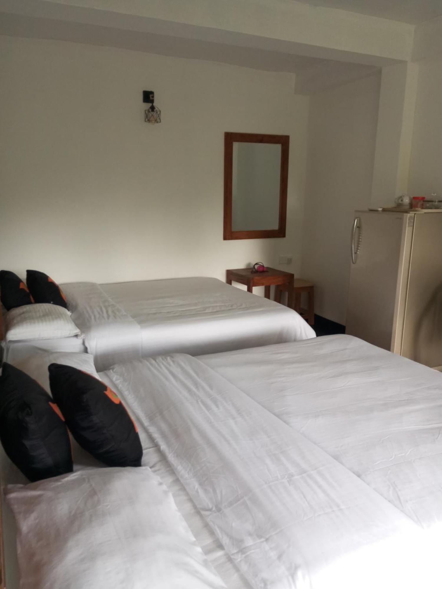 Chanidu Ella Inn Esterno foto
